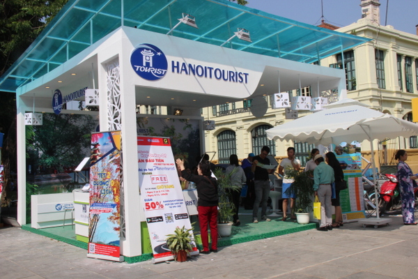 Gian hàng Hanoitourist tại chương trình `` Tháng khuyến mại Hà Nội `` năm 2017